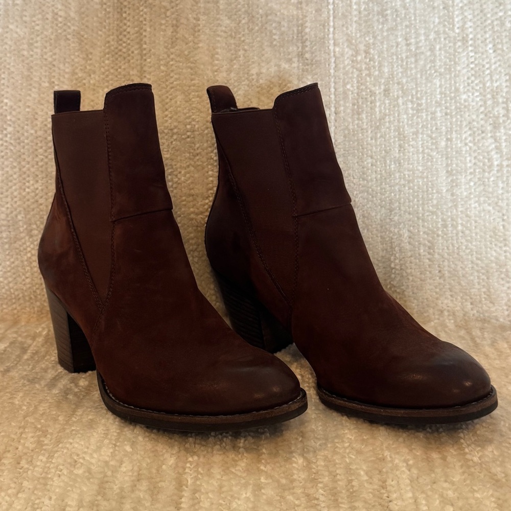 Paul Green women’s Brown Suede Ankle Boots